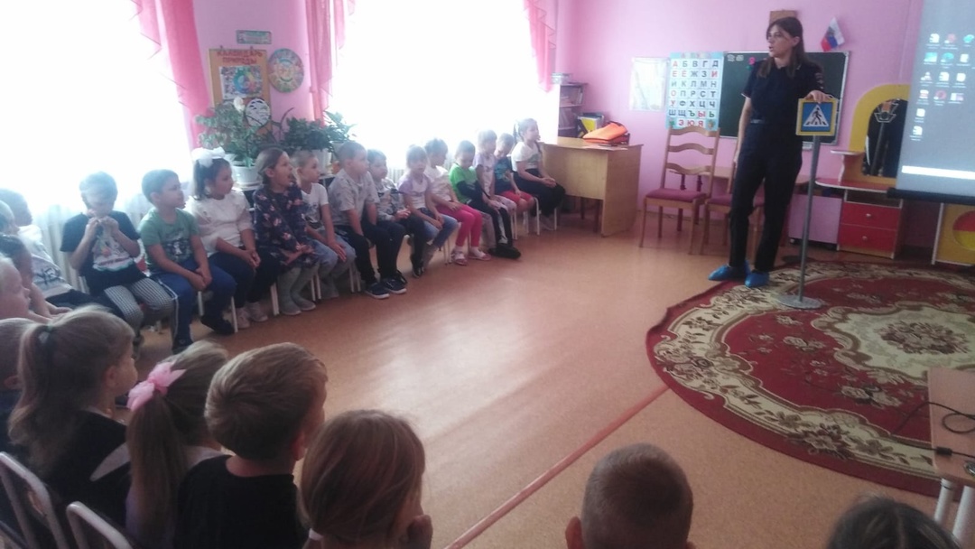 Для воспитанников Дубровской № 1 СОШ состоялся «Единый день безопасности дорожного движения»