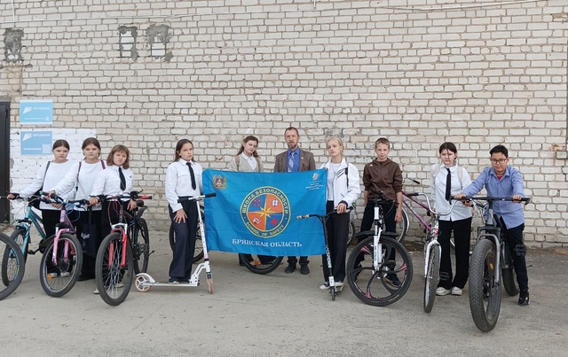 Ребята Мобильного отряда «Школа безопасности» МБОУ Дубровской N1 СОШ приняли участие в акции «В школу — на велосипеде!»