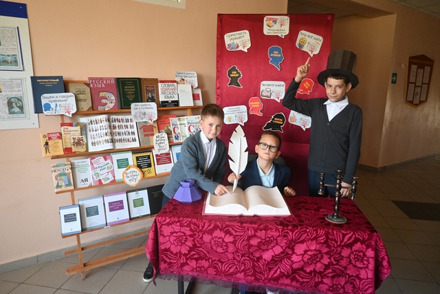 В МБОУ «Сещинская СОШ им. К.Я.Поварова» организована книжная выставка, посвященная Международному дню грамотности