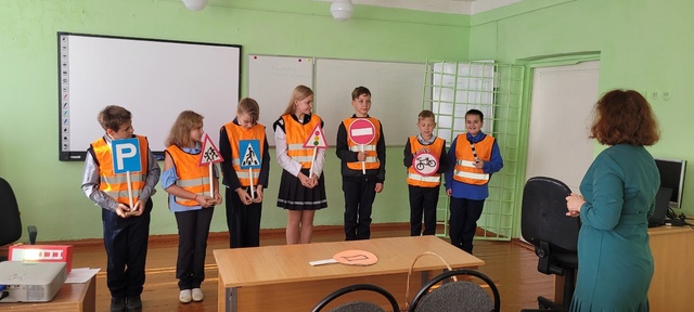 Для обучающихся Давыдчинской ООШ проведён классный час «Знатоки ПДД»