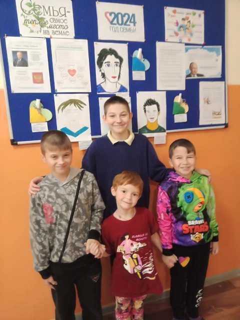 Воспитанники ГБУ КЦСОН Дубровского района смастерили открытки ко Дню Отца