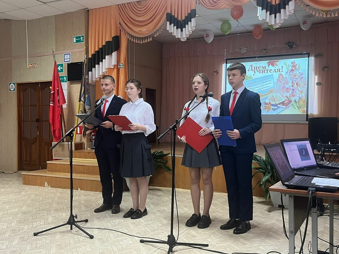 В Дубровской №2 СОШ состоялся праздничный концерт, посвященный Дню учителя