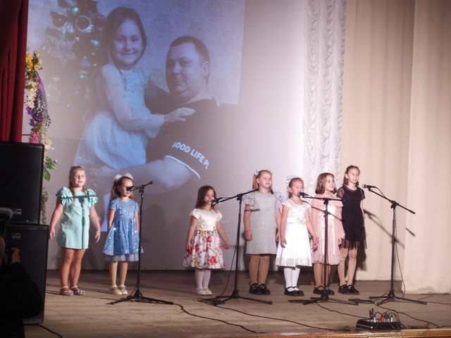 В поселке Дубровка состоялась концертная программа «Папы разные важны!»