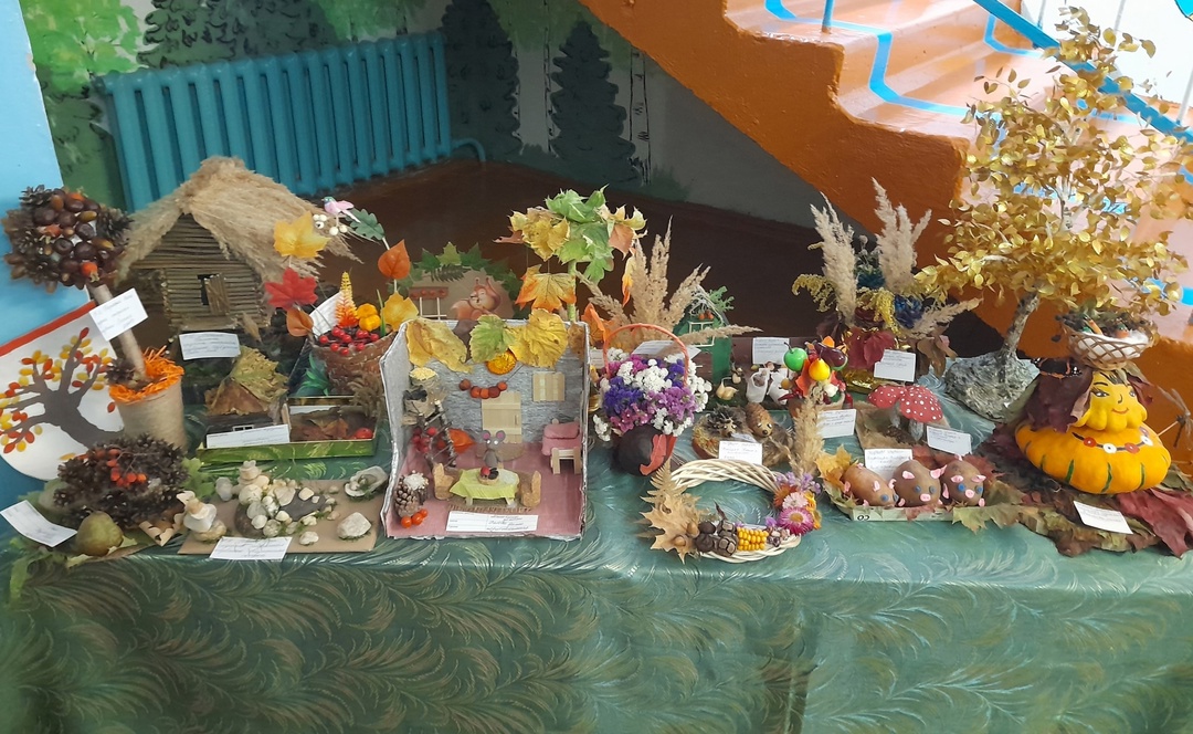 В Дубровском детском саду №2 «Ромашка» проходит выставка «Осенний бал»