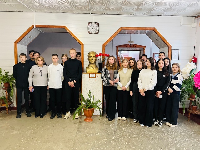 В Дубровской №1 СОШ прошёл экспресс митинг, посвященный 127-летию со дня рождения Никитина И.С.