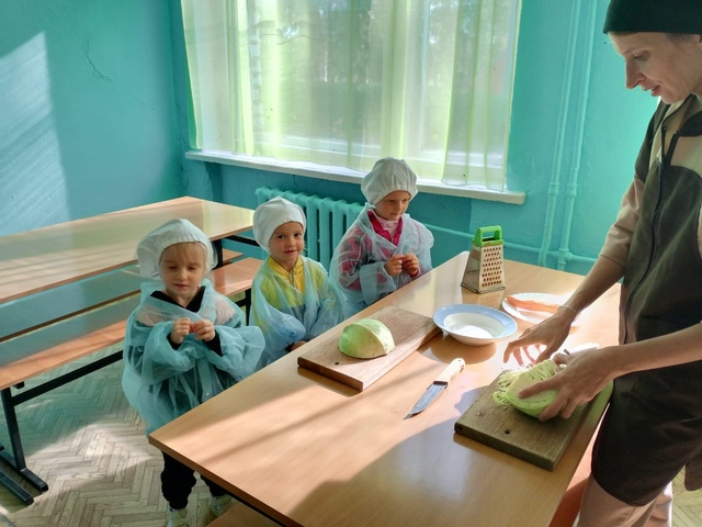 Для воспитанников дошкольной группы МБОУ Давыдчинской ООШ был проведен кулинарный мастер-класс «Здоровая еда»