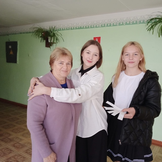 В Давыдчинской ООШ прошла акция «Обними учителя»