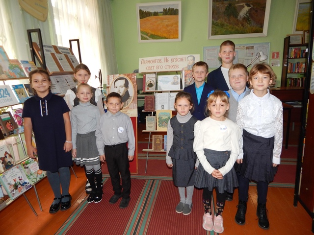 В Рябчинской библиотеке прошел литературный час «И тот бессмертен, кто Отечество воспел»