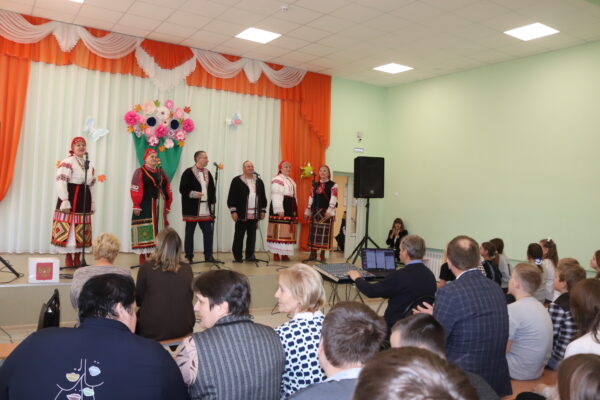 В Трубчевске Брянской области прошел благотворительный концерт «Своих не бросаем» в поддержку бойцов СВО