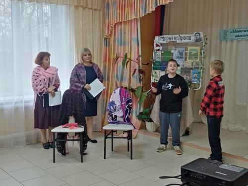 В Давыдчинской поселенческой библиотеке состоялся литературный час «Недопетая песня России…»