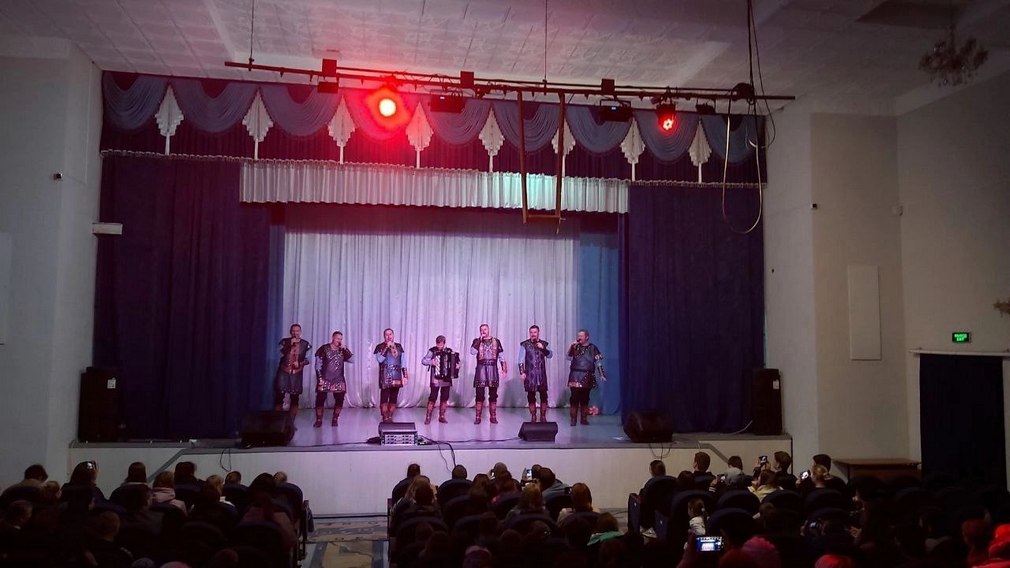 Радовать жителей приграничья продолжает брянский народный ансамбль «Ватага»