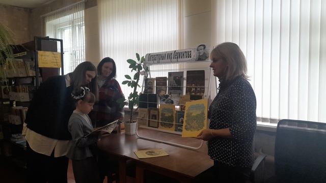 В Давыдчинской библиотеке открылась книжная выставка «Литературный мир Лермонтова»