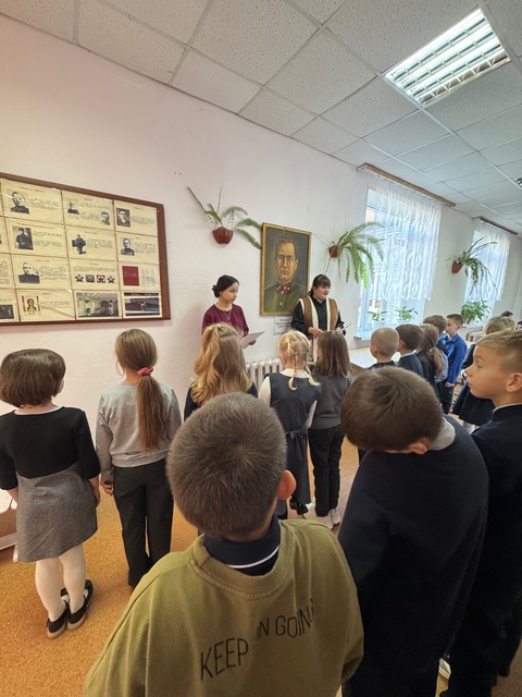 В МБОУ Дубровской №1 СОШ  прошла экскурсия по школе