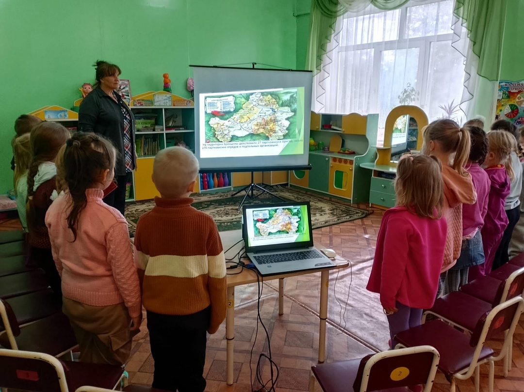 Для воспитанников Дубровской № 1 СОШ состоялась беседа с презентацией «Моя Родная! Партизанская Брянщина!»