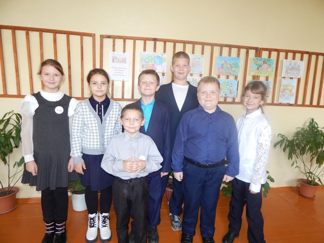 В Рябчинской СОШ прошла выставка рисунков «Коллекция семейных впечатлений»