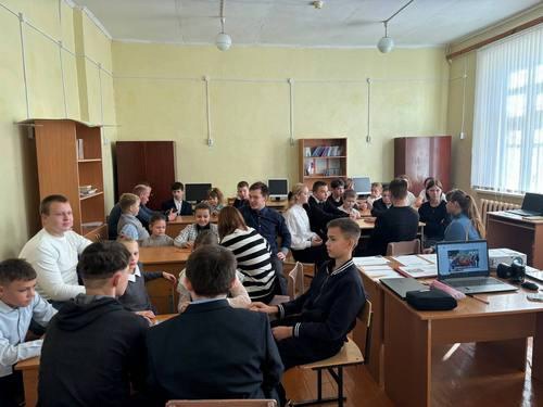 На базе филиала Пеклинской школы команда Движения Первых представили ключевые проекты Движения