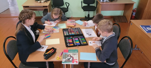 Обучающиеся МБОУ Давыдчинской ООШ сделали открытки для своих пап