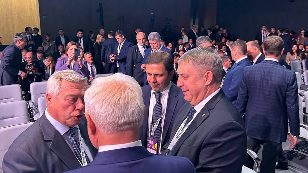 Губернатор Александр Богомаз принял участие в пленарном заседании «Российский агропром – 2030: пути достижения технологического лидерства»