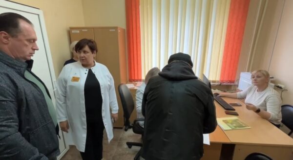 Первая поликлиника Брянска организовала медицинское освидетельствование в режиме «одного окна» для желающих вступить в БАРС