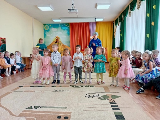 В МБДОУ Дубровском детском саду №4 состоялось мероприятие «Волшебница — осень»