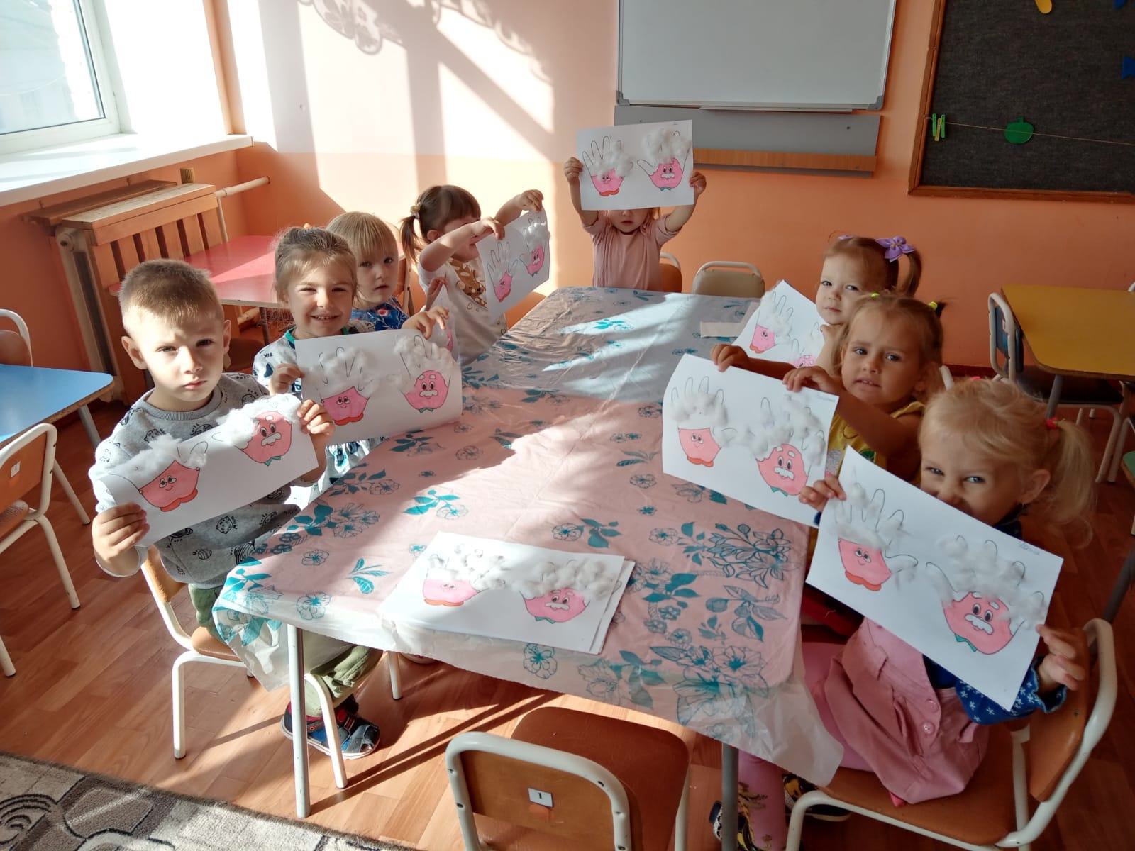 В Дубровском детском саду №4 «Золотой ключик» прошли занятия, посвященные Международному дню пожилых людей