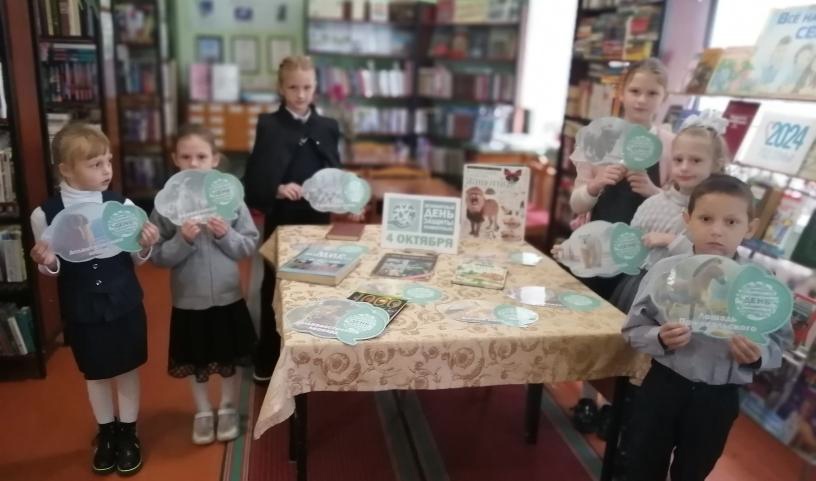 В Рябчинской поселенческой библиотеке состоялся экологический час «Любите и берегите животных»