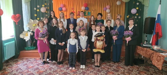 В Давыдчинской ООШ прошел праздничный концерт, посвященный Дню учителя