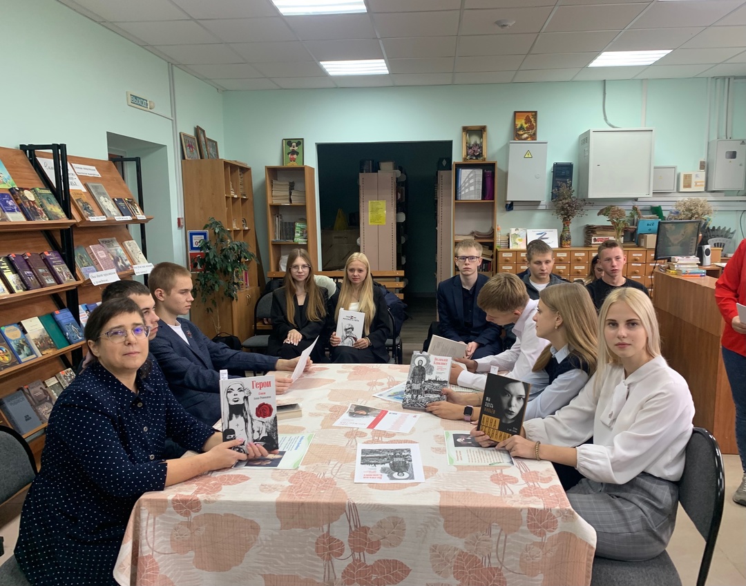 Учащиеся МБОУ «Сещинская СОШ им. К.Я.Поварова» приняли участие в мероприятии «30 сентября — День возвращения в Россию»