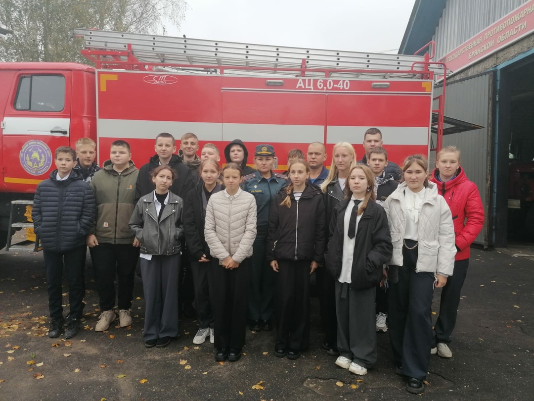 Для обучающихся Дубровской №2 СОШ состоялась экскурсия в пожарно-спасательную часть №20