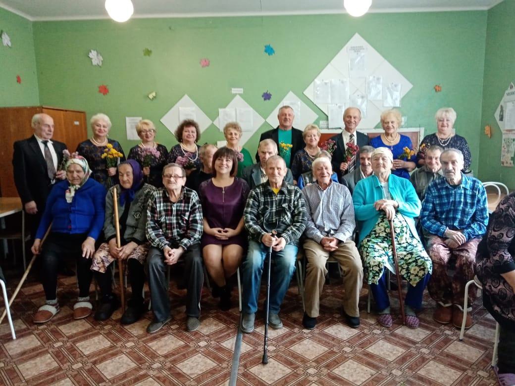 В ГБУ «КЦСОН Дубровского района» с. Рековичи прошёл концерт вокальной группы «Жизнелюб»