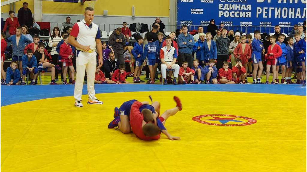 Турнир по самбо памяти тренера Владимира Сивакова проходит в Брянске