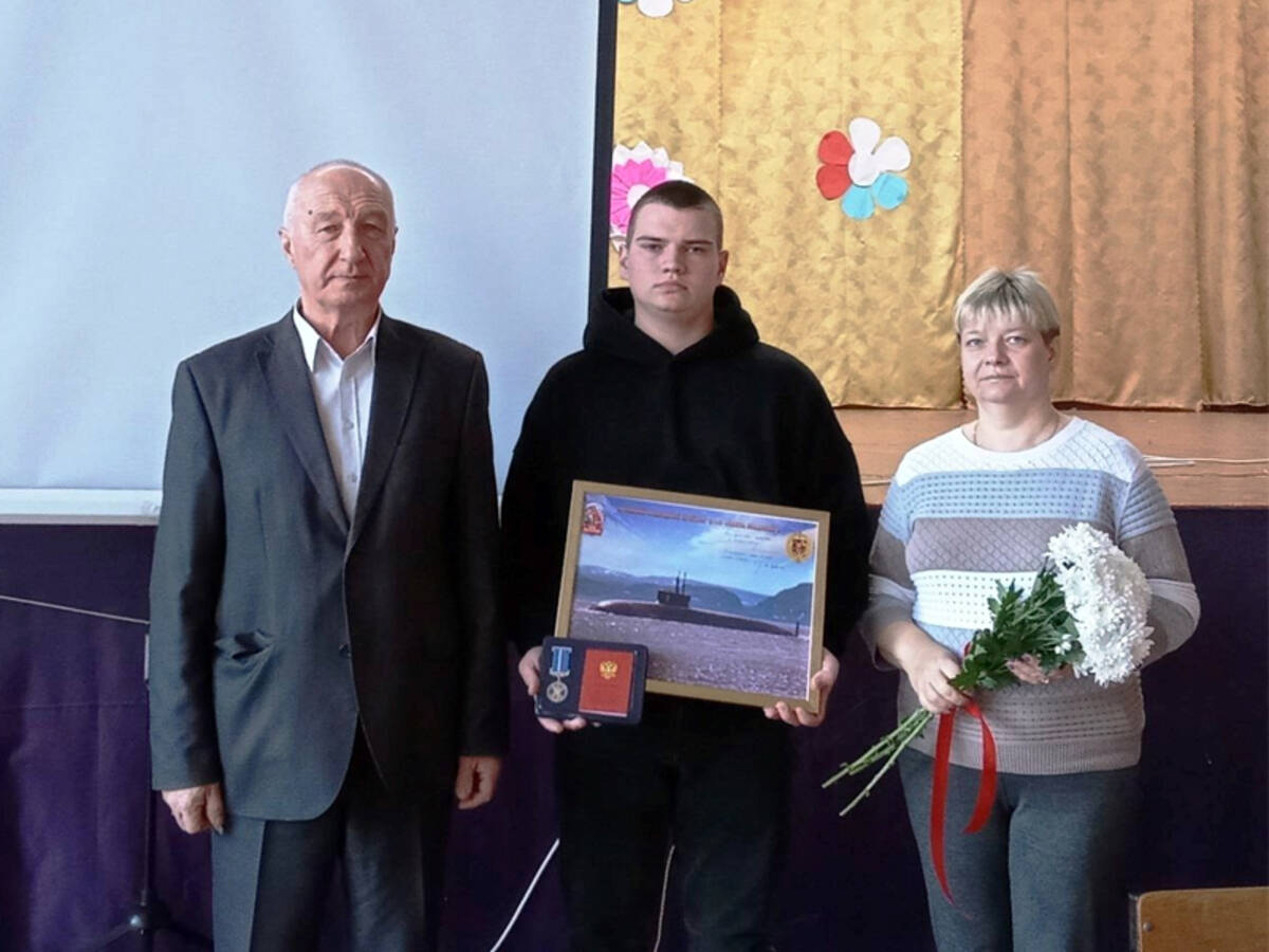 В Брянском аграрном техникуме торжественно встречали своего героя