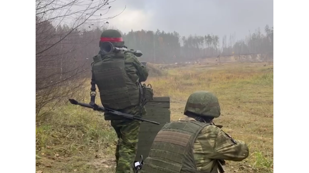 Бойцы «БАРС-Брянск» овладевают умениями стрелять из разных видов вооружений