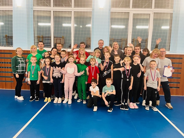 В МБОУ Дубровской №1 СОШ прошел спортивный праздник «Папа, мама, я — спортивная семья!»