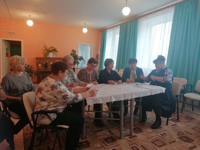 Для членов Клуба для пожилых людей и слушателей Университета третьего возраста ГБУ КЦСОН Дубровского района прошла лекция «Ответственный кредит»