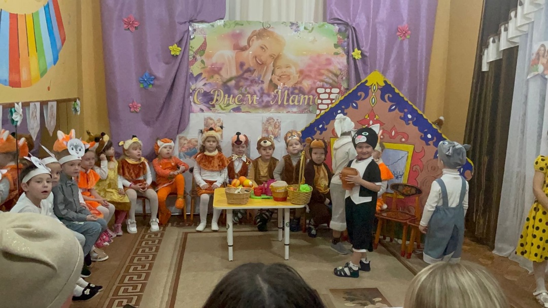 Воспитанники Дубровской № 1 СОШ подготовили праздничные выступления для своих мам