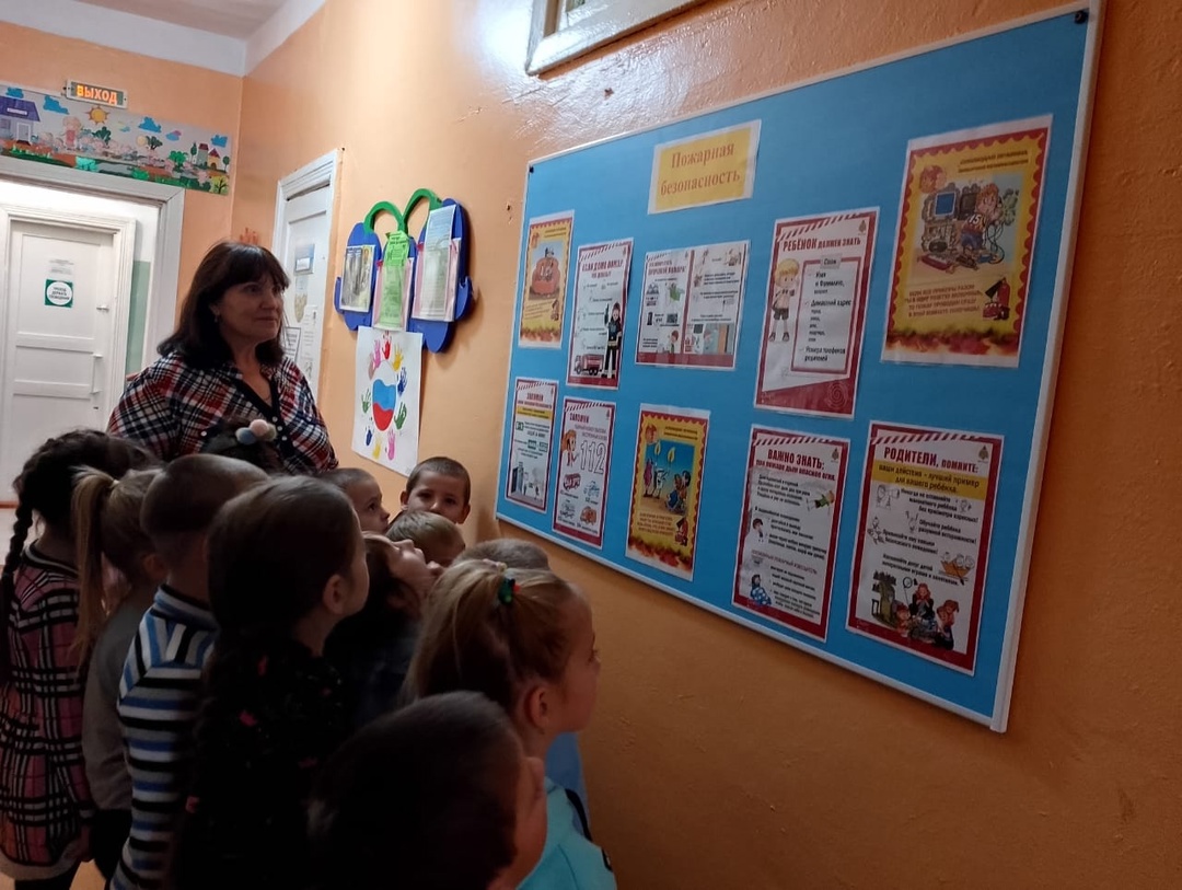 Для воспитанников Дубровской № 1 СОШ состоялась беседа «Путешествие в страну правил дорожного движения»