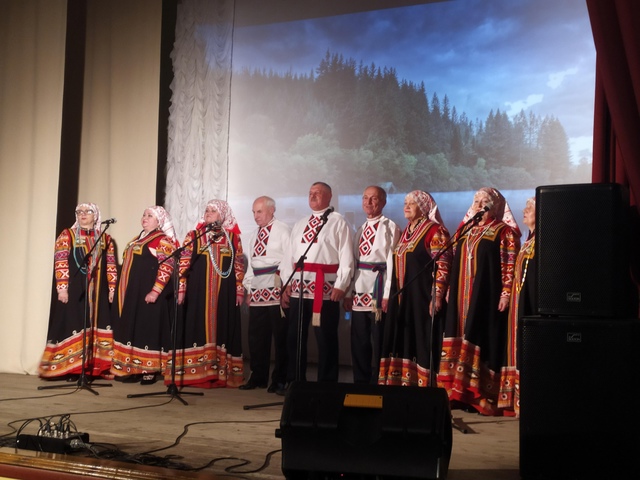 В Доме культуры поселка Дубровка состоялся концерт «В единстве наша сила»