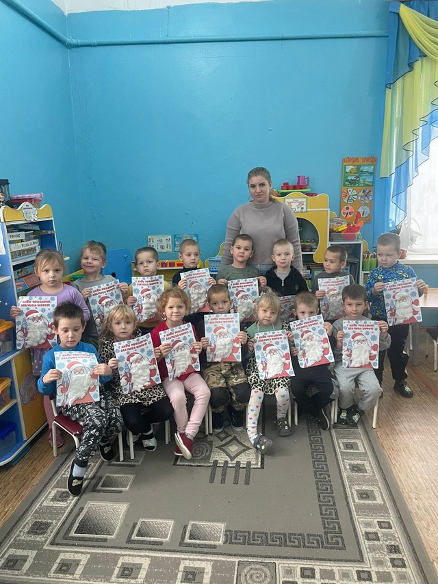 Воспитанники Дубровской № 1 СОШ сделали Новогодние подделки своими руками