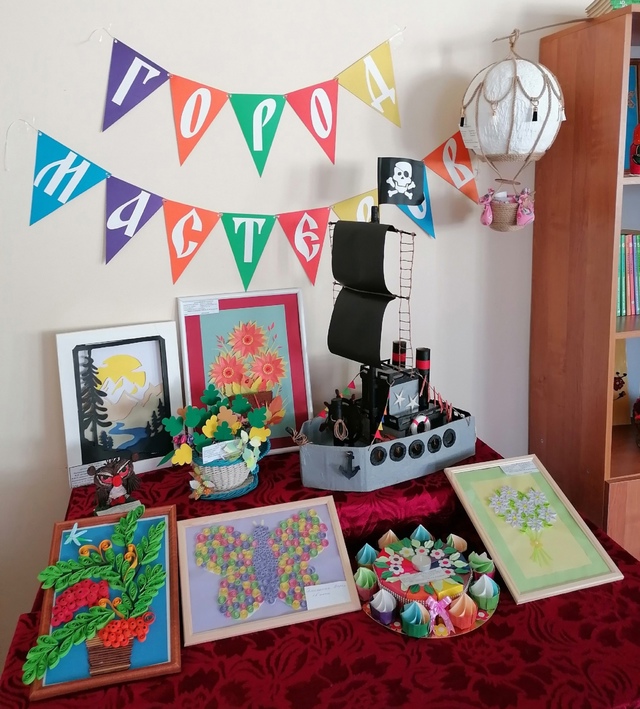 В МБОУ «Сещинской СОШ им. К.Я.Поварова» состоялась выставка «Бумажная Вселенная»!