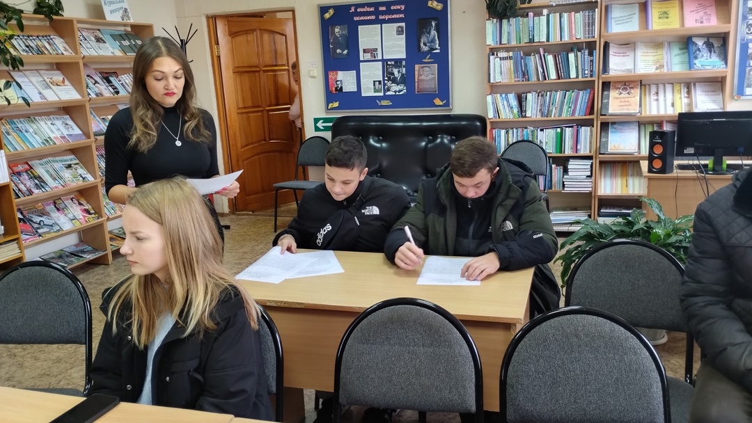 В Дубровской библиотеке состоялся час информации о таком явлении как кибербуллинг