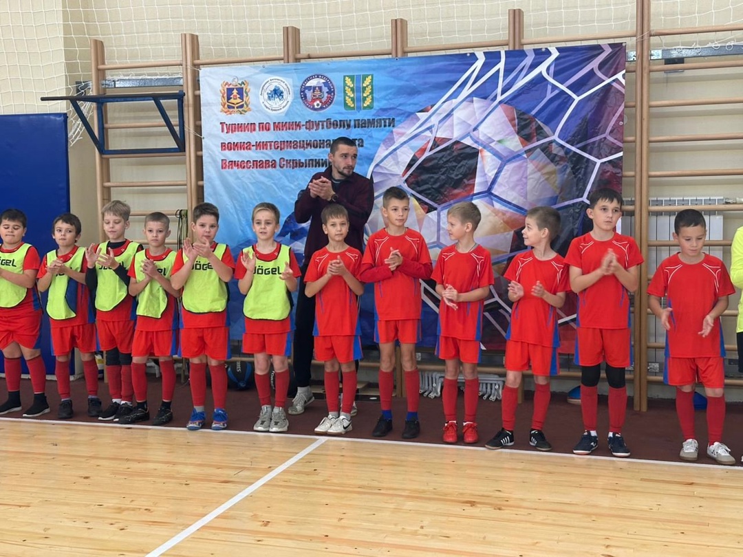 В Дубровской СШ состоялся турнир по мини-футболу памяти воина- интернационалиста В.Скрыпника