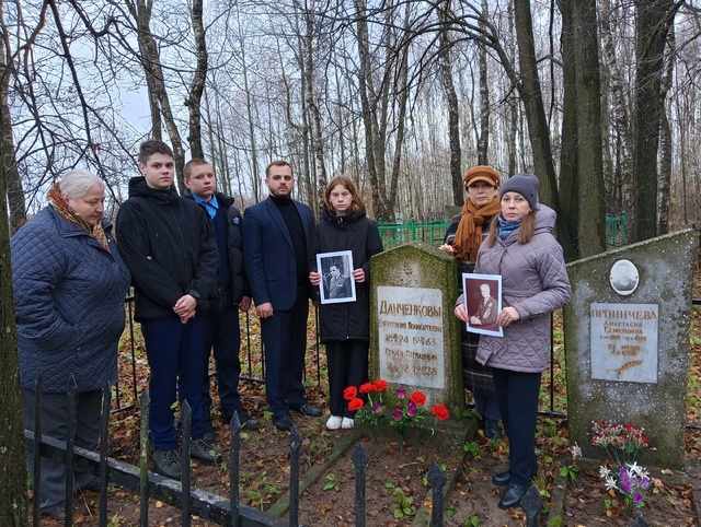 Жители Дубровского района посетили могилу «партизанской матери» Ефросиньи Поликарповны Данченковой.