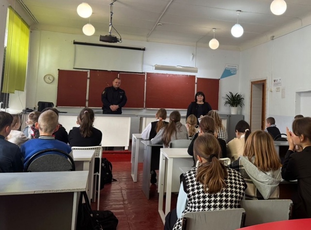 Для учащихся МБОУ Дубровской №1 СОШ состоялась встреча с участковым уполномоченным полиции отделения полиции Дубровского района