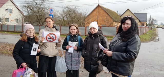 Сотрудники Дубровской библиотеки провели антитабачную акцию «Нам не нужны сигареты»!