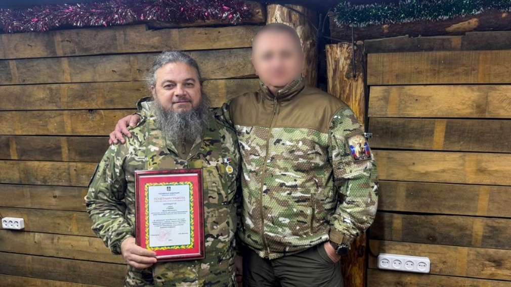 Губернатор Александр Богомаз наградил брянского священника за работу в зоне СВО