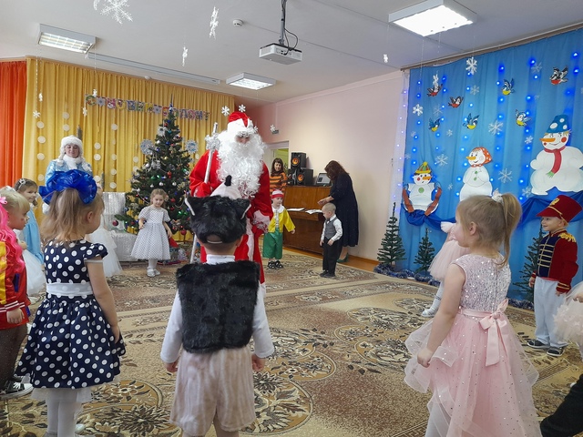 Для воспитанников Дубровского детского сада №2 прошли новогодние утренники