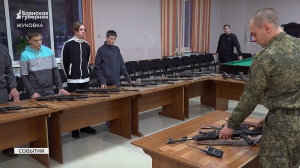 Для брянских школьников состоялся военно-патриотический слет «Наследники Пересвета»