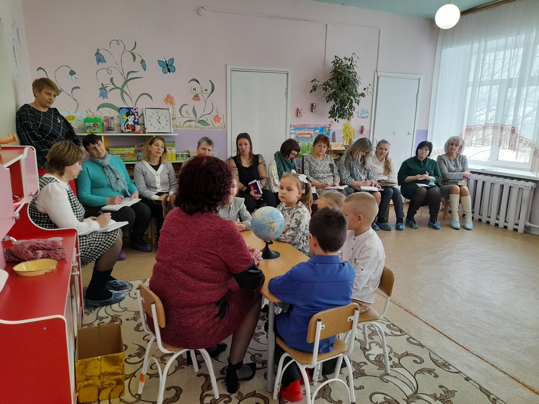 На базе МБДОУ Дубровского детского сада №2 состоялся семинар руководителей и заместителей директоров дошкольных образовательных учреждений Дубровского района