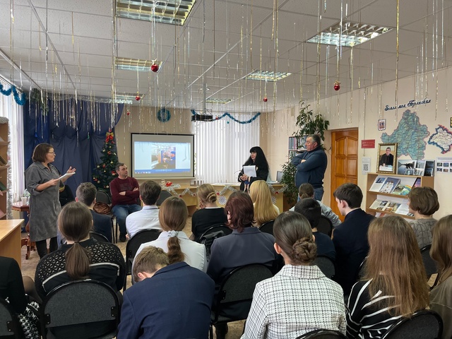 В Дубровской библиотеке прошло мероприятие для школьников «Профессия — путь жизни»